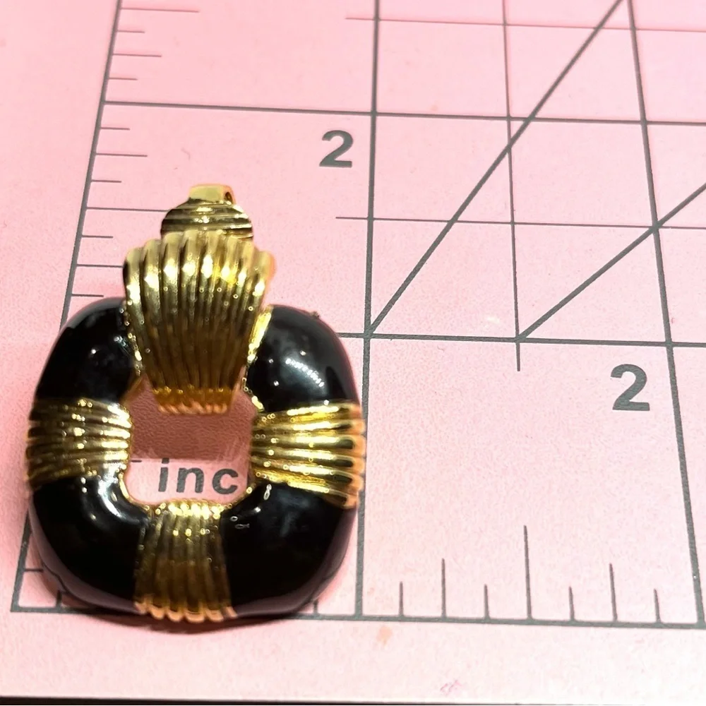David Hill Vintage Clip On Earrings